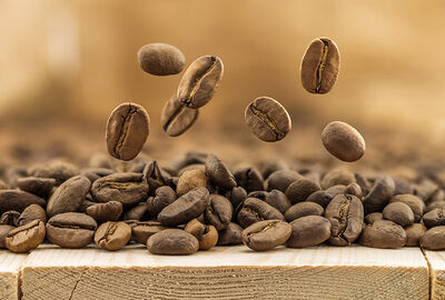 دراسة: الكافيين الموجود في القهوة يحفز نمو الشعر ويمنع تساقطه