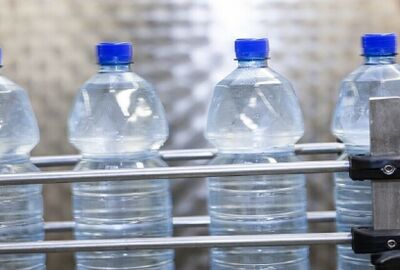 صناعة المياه المعبأة ترد على الدراسة المرعبة حول المواد البلاستيكية الدقيقة!