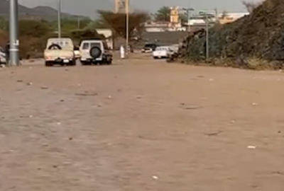 السعودية.. أمطار غزيرة سيول تقطع الشوارع وتجرف المركبات
