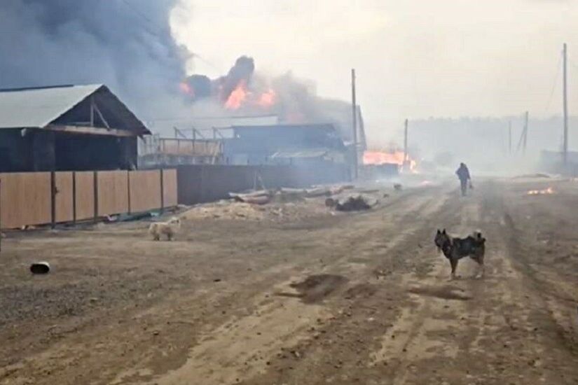 روسيا.. النيران تلتهم عشرات المنازل في ضواحي إيركوتسك