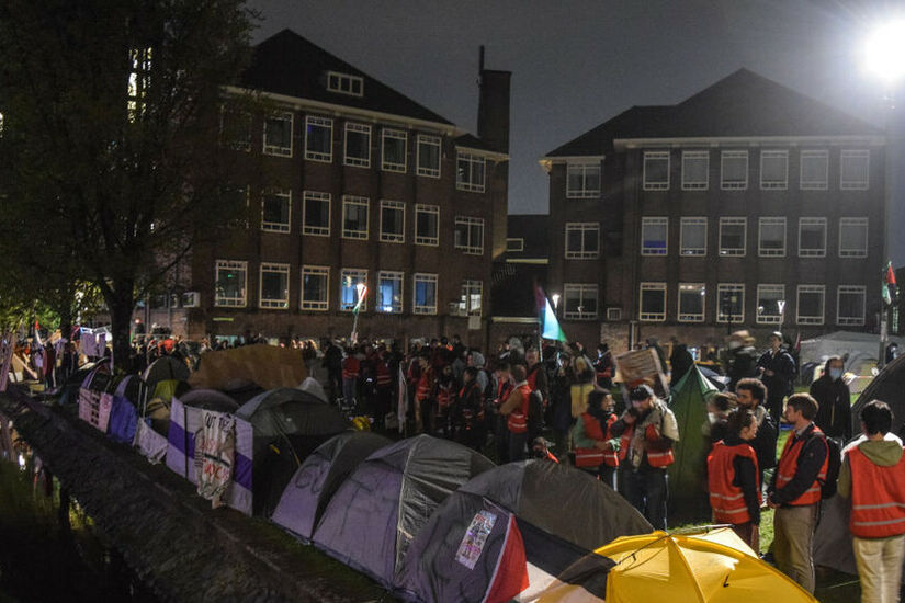 الشرطة الهولندية تفرق مظاهرة مؤيدة لفلسطين في جامعة أمستردام
