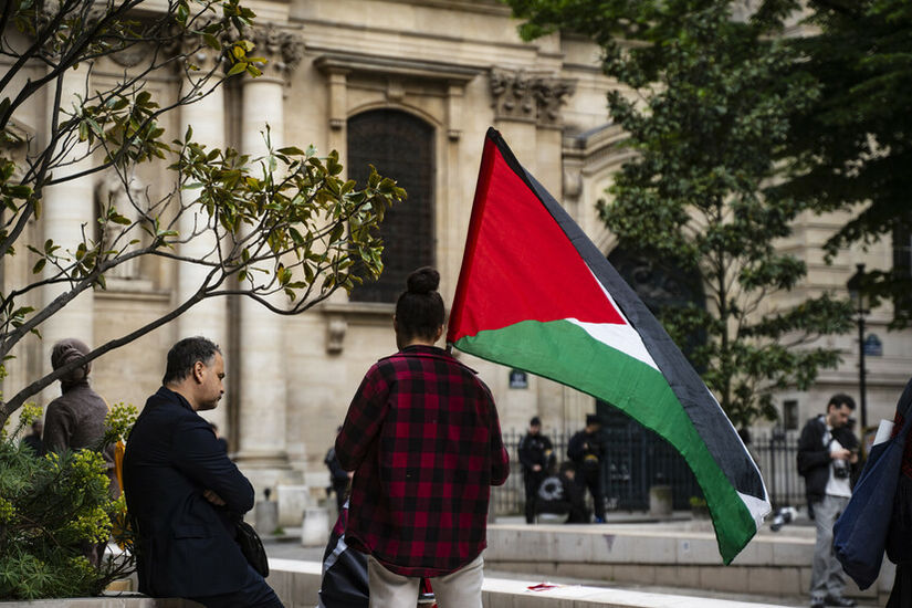 الشرطة الفرنسية تقمع اعتصاما داعما لغزة في جامعة السوربون في باريس