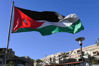 إعلام محلي: أردنيون يعرضون رواتبهم التقاعدية للبيع