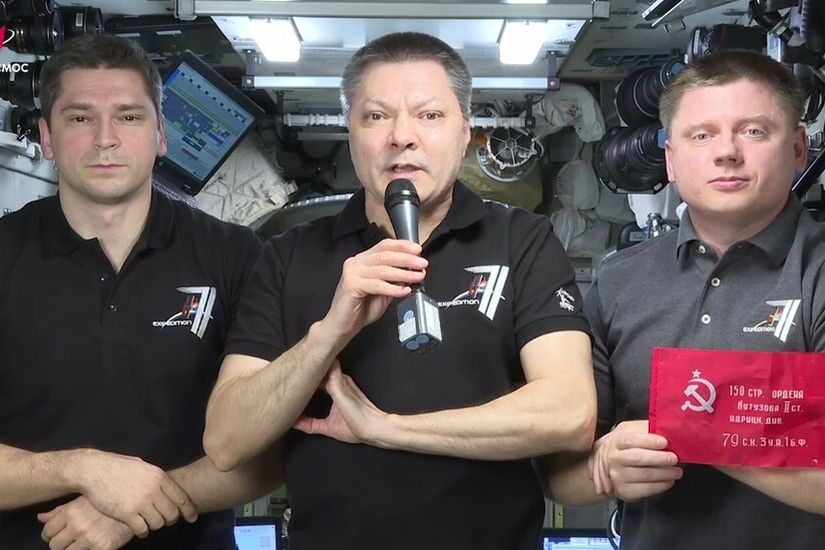 رواد الفضاء يهنئون الروس بذكرى عيد النصر من على متن المحطة الفضائية الدولية