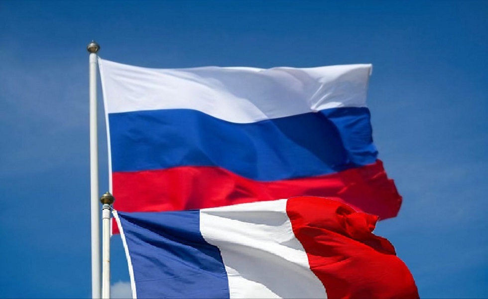 مقاتلات فرنسية ترسم العلم الروسي في سماء مرسيليا.. خطأ أم خداع بصري؟ (فيديو+صور)