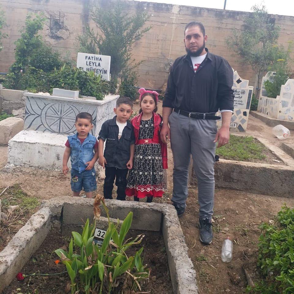 تفاصيل مرعبة.. سوري يقتل زوجته وأطفاله الـ 3 خنقا وشنقا وينشر فيديو يعترف بتفاصيل جريمة (صورة)