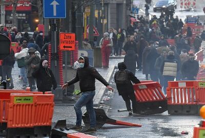 بلجيكا.. الشرطة تستخدم الغاز المسيل للدموع لتفريق مظاهرات مناهضة للعنصرية