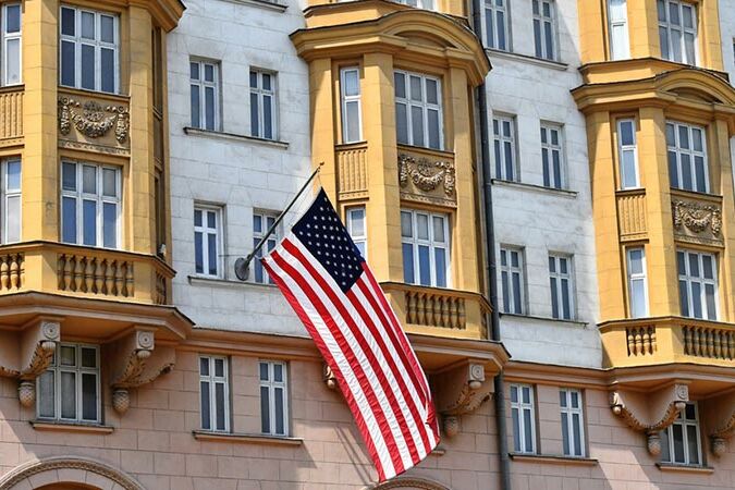 الخارجية الروسية تستدعي السفيرة الأمريكية في موسكو وتسلمها مذكرة مطالب