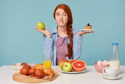 دراسة تزعم: تناول وجبة سكرية خفيفة  بمجرد الاستيقاظ قد يساعد على حرق الدهون!
