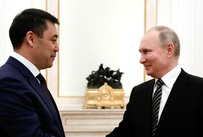 بوتين يتلقى هدية من رئيس قرغيزستان الجديد