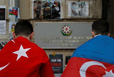 بدء السفر بالبطاقة الشخصية بين تركيا وأذربيجان في أبريل
