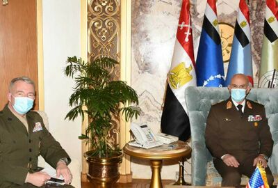 رئيس أركان الجيش المصري يلتقي قائد القيادة المركزية للجيش الأمريكي