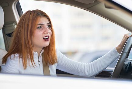 كيفية تشخيص أعراض السكتة الدماغية أثناء قيادة السيارة