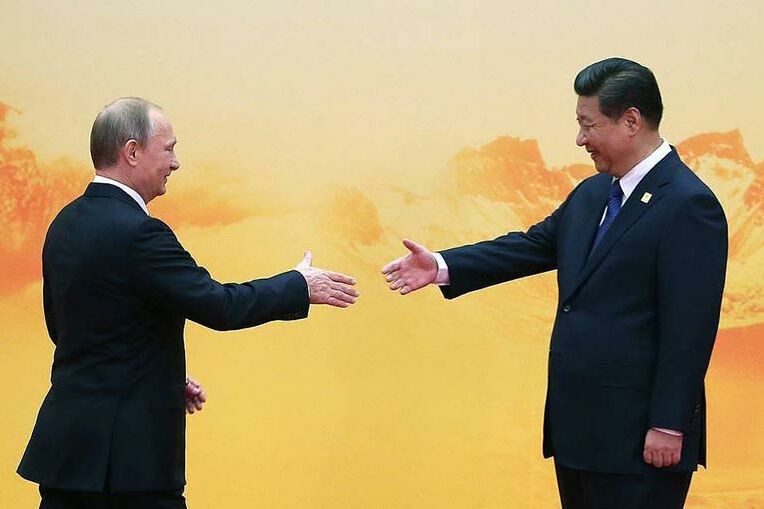 بوتين : الرئيس الصيني يختلف جذريا عن سياسيي الخمس دقائق