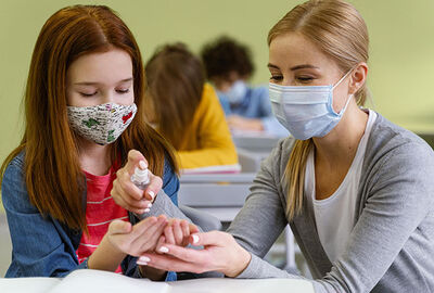 خبير فيروسات ألماني: الأطفال أيضا يمثلون مصدرا لخطر عدوى كورونا