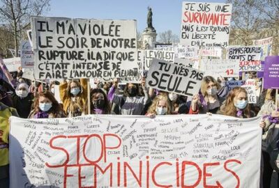 في عيدهن.. نساء فرنسا يطالبن بالتمتع بحقوق أكثر.. و30 جمعية تدعو للإضراب! (فيديو)
