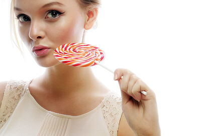 طبيبة تحدد الحلويات الأكثر ضررا للأسنان