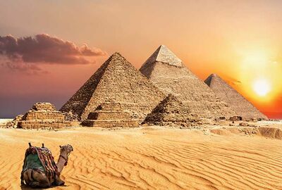 رائد فضاء إماراتي ينشر صورة مصر من الفضاء.. ويتساءل : أين الأهرامات ؟