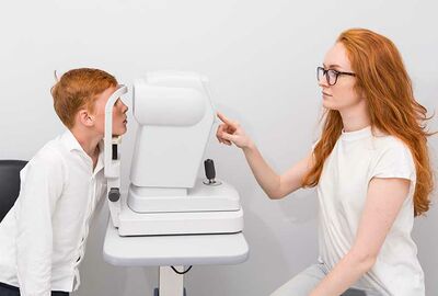 طبيبة عيون توضح كيفية اكتشاف مشكلات الرؤية لدى الأطفال في الوقت المناسب