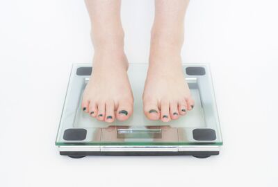 لماذا يجعلك فقدان الوزن تبدو أكبر سنا؟.. دراسة تحذر وتستشهد بمشاهير العالم!