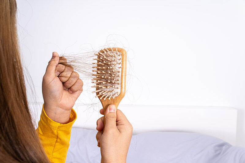 بعضها قابل للعلاج.. 5 أسباب رئيسية وراء فقدان الشعر بشكل كبير