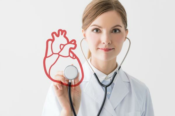 طبيبة روسية  تحدد العلامات الأكثر شيوعاً للنوبة القلبية الوشيكة