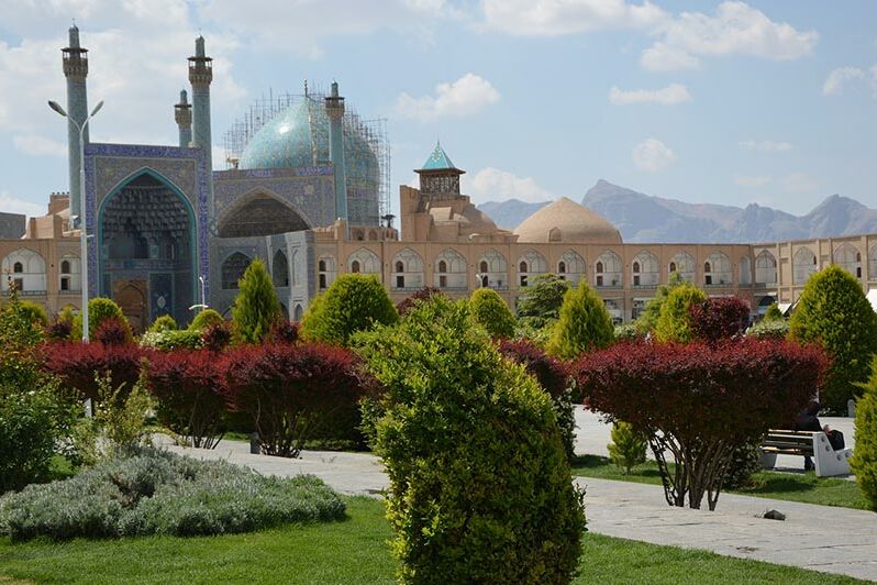 إيران وروسيا تلغيان التأشيرات السياحية الجماعية بين البلدين