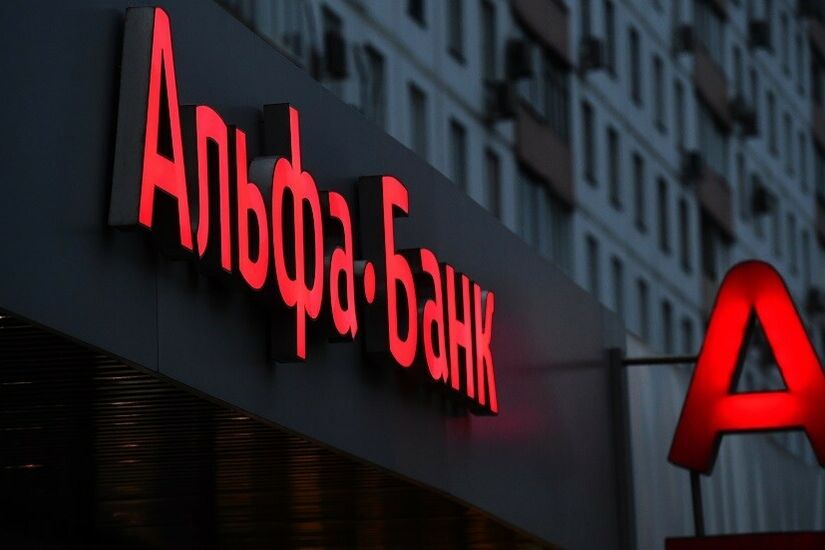 البنوك الروسية بدأت بطرح  لصاقاتها الجديدة للدفع الإلكتروني