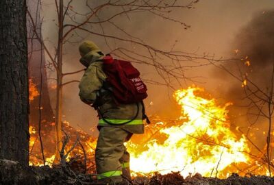 روسيا.. أكثر من 700 رجل إطفاء يكافحون حرائق الغابات في مقاطعة كورغان