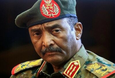 البرهان يعفي محافظ بنك السودان من منصبه