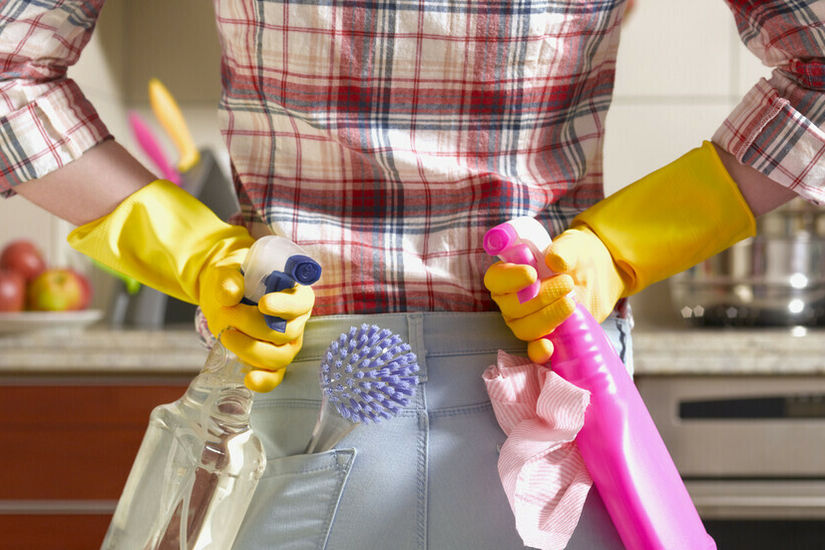 إسبانيا تصدر تطبيقا لمراقبة مشاركة الرجال بالأعمال المنزلية
