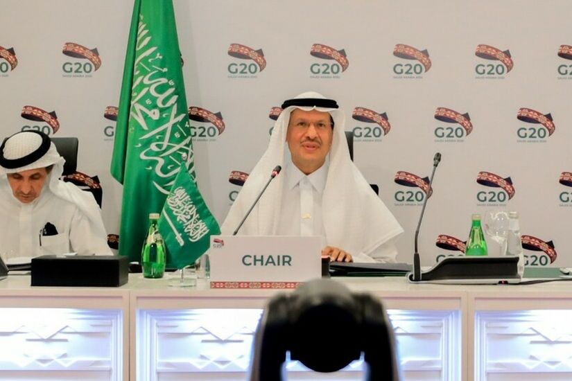 الأمير عبدالعزيز بن سلمان يحمل مؤسسة دولية مسؤولية 