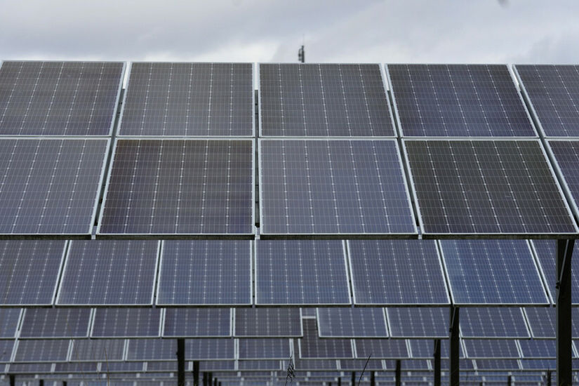 لأول مرة.. الطاقة الشمسية تتجاوز النفط في استثمارات 2023