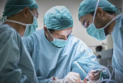 إجراء أول عملية جراحية في العالم  لعلاج مرض نادر 