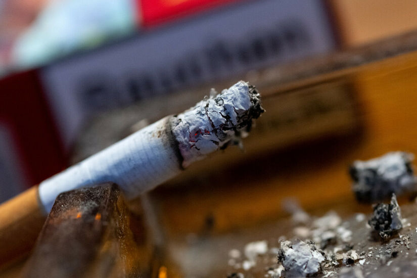كندا تحارب التدخين بطباعة تحذير على كل سيجارة