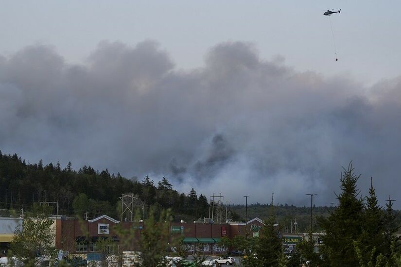 كندا.. فرار الآلاف من حرائق غابات غير مسبوقة شرق البلاد