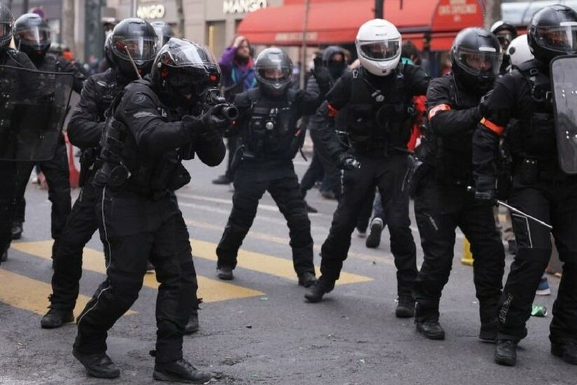 فرنسا.. غضب بعد تصوير ضباط شرطة  بوشوم 