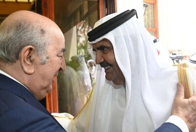 الرئيس الجزائري يستقبل الشيخ حمد بن خليفة آل ثاني