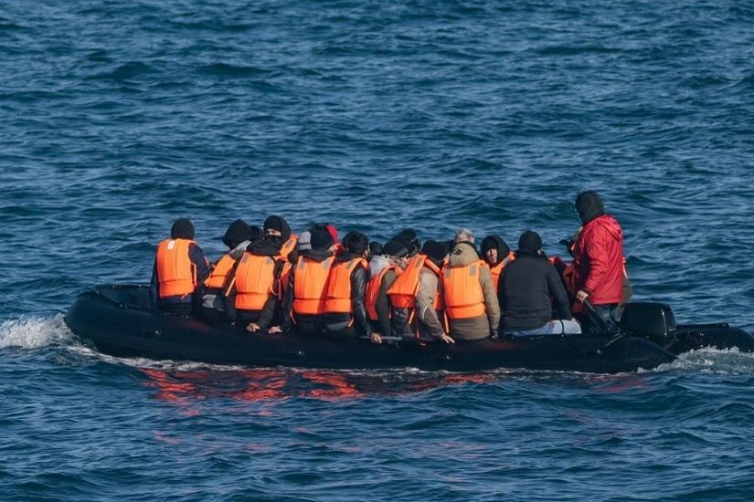 تونس.. انتشال جثث 13 مهاجرا إفريقيا بعد غرق قارب قبالة سواحل مدينة صفاقس
