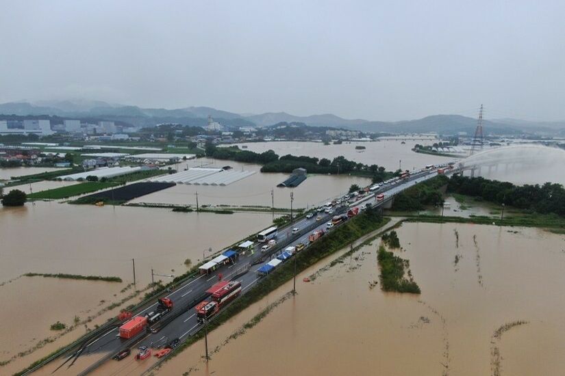 37 قتيلا و10 مفقودين في فيضانات وانزلاقات للتربة في كوريا الجنوبية