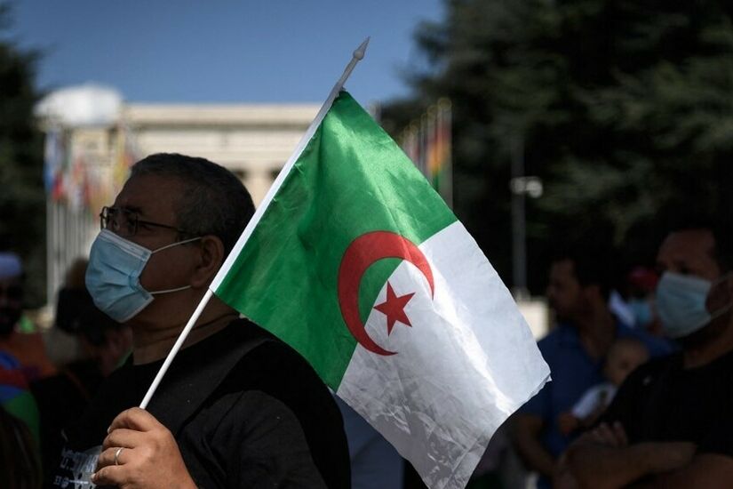 عشرات القتلى والجرحى في حادث مروع بالجزائر