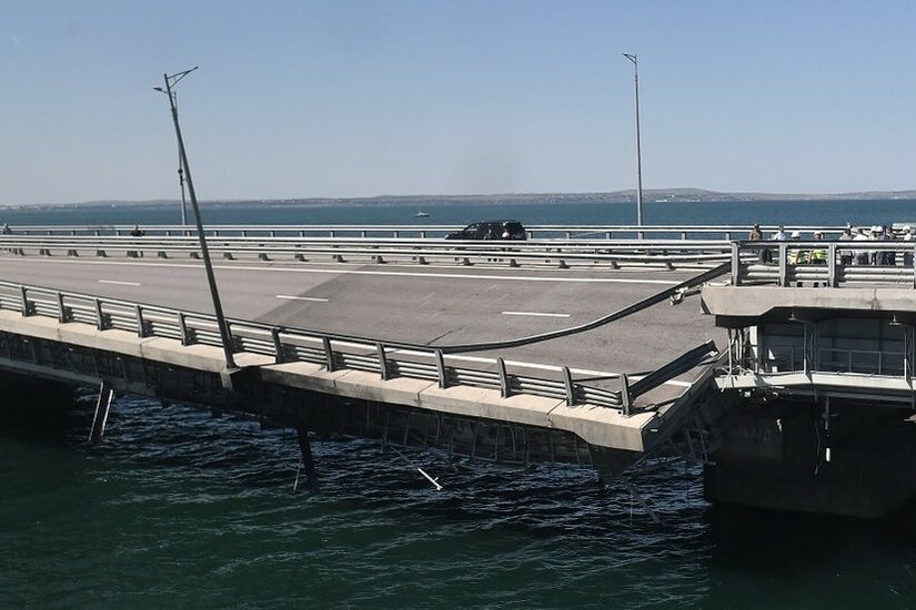 هاكرز ينشرون مسار سفن مدنية ربما أطلقت منها مسيرات لضرب جسر القرم