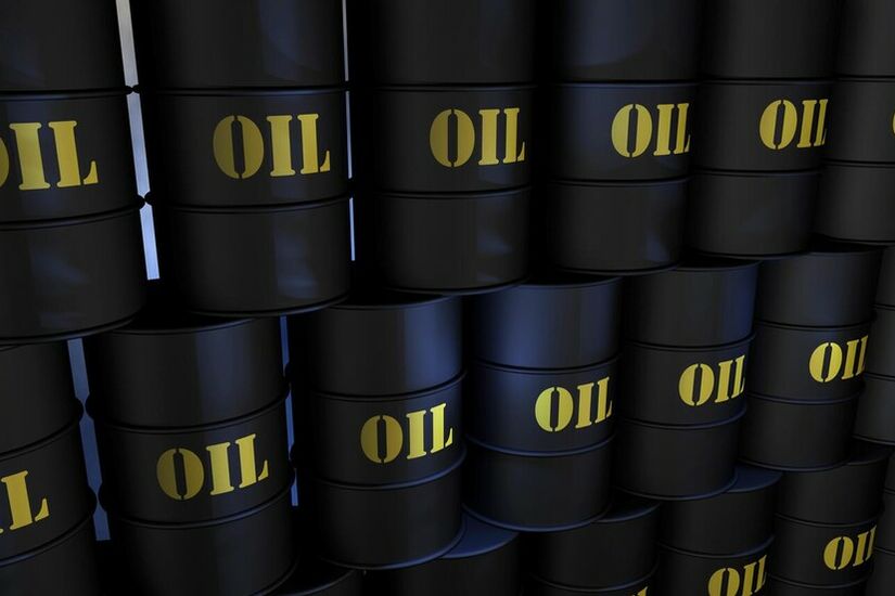 أسعار النفط تستهل الأسبوع على انخفاض