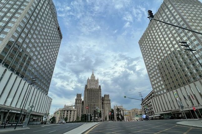 الخارجية الروسية: موسكو تسحب ضماناتها الأمنية لشحنات الحبوب وتغلق الممر الإنساني في البحر الأسود
