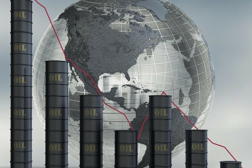 انخفاض أسعار النفط بعد مكاسب شهرية كبيرة