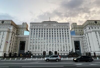 شويغو يبحث مع وزير الصناعة سير تنفيذ حجوزات الجيش الروسي على الأسلحة والعتاد