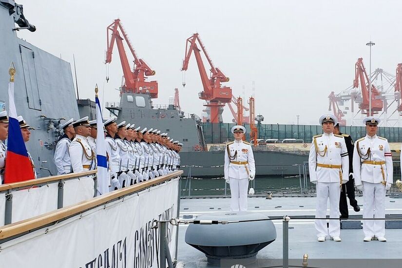 وصول مجموعة من سفن المحيط الهادئ الروسي إلى ميناء تشينغداو شرقي الصين