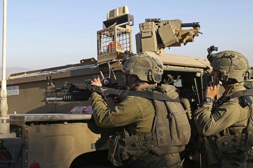 إصابة جندي إسرائيلي بانفجار لغم بآلية عسكرية هندسية قرب بحيرة طبريا