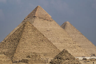 كبير الأثريين في مصر: مليون قطعة آثار مصرية متواجدة في 40 متحفا حول العالم واكتشفنا هرما جديدا لأحمس