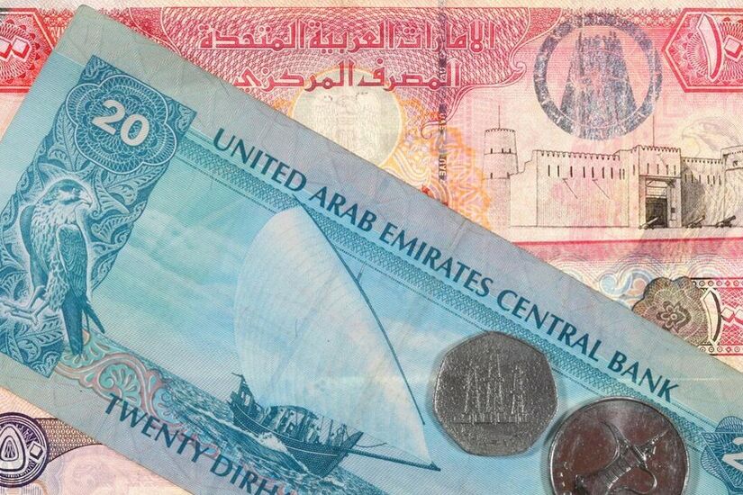 التحويلات المالية عبر بنوك الإمارات تسجل 8 تريليونات درهم في نصف عام